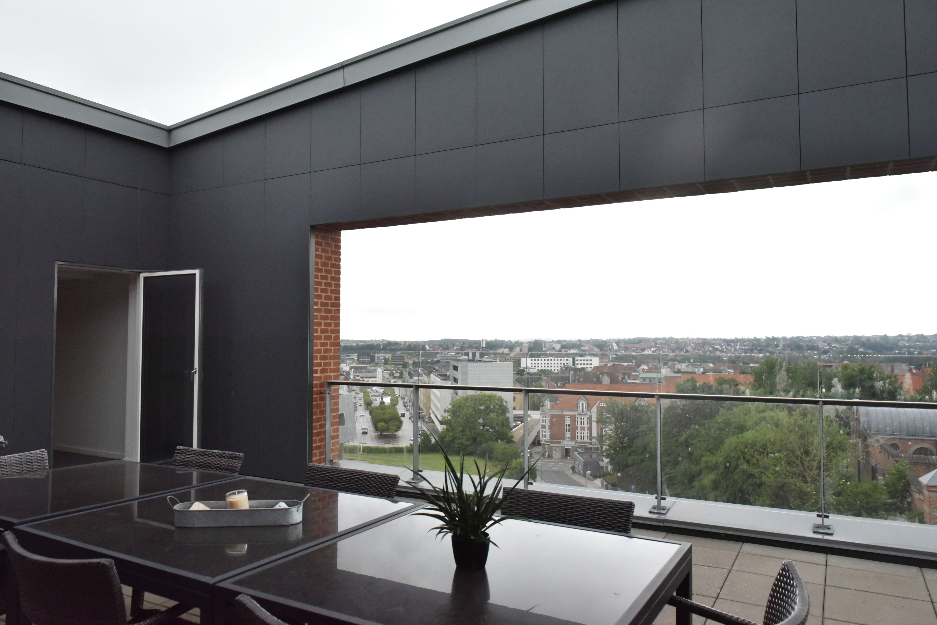 Terrasse med udsigt på Thors Bakke