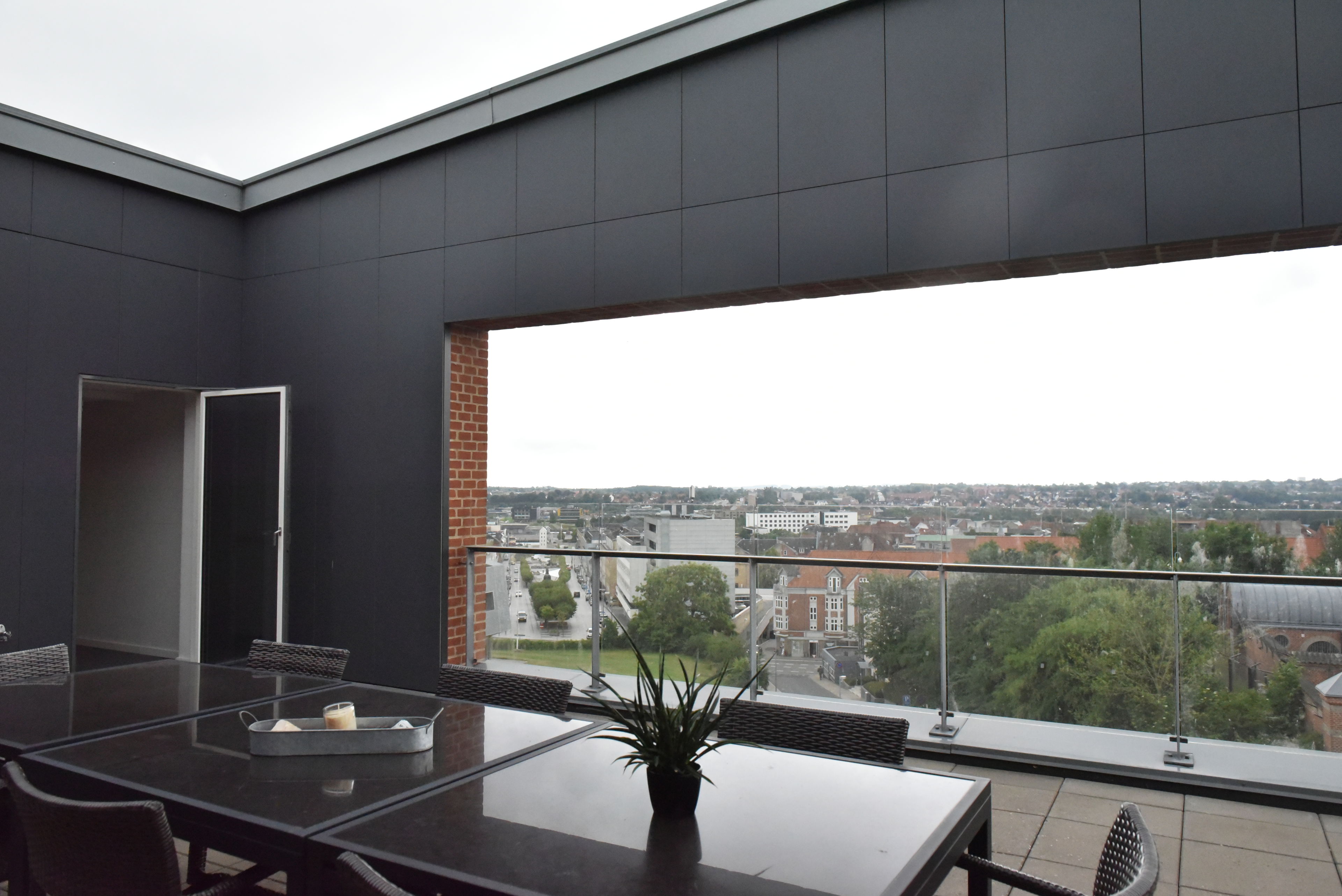 Terrasse med udsigt på Thors Bakke