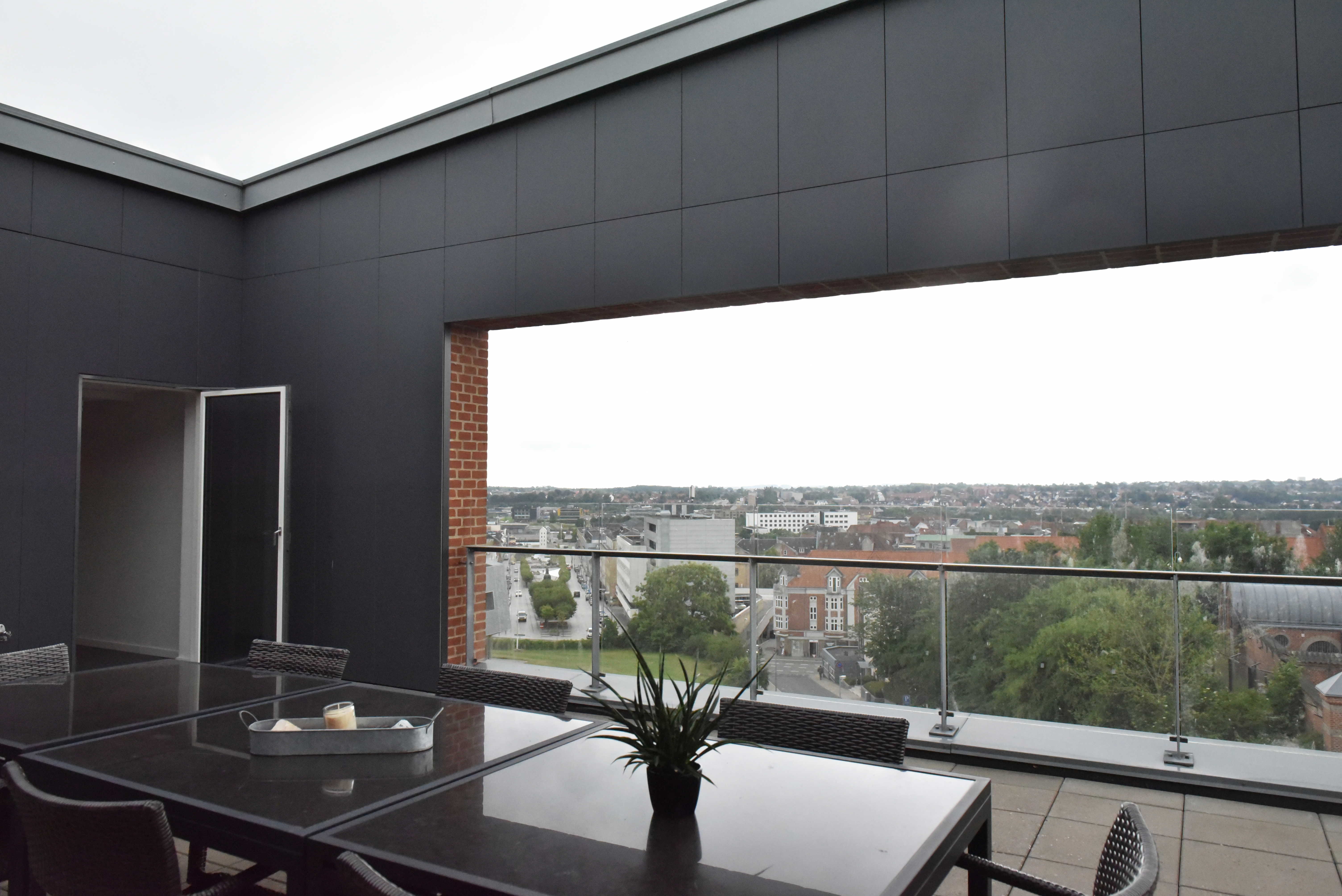 Terrasse med udsigt på Thors Bakke