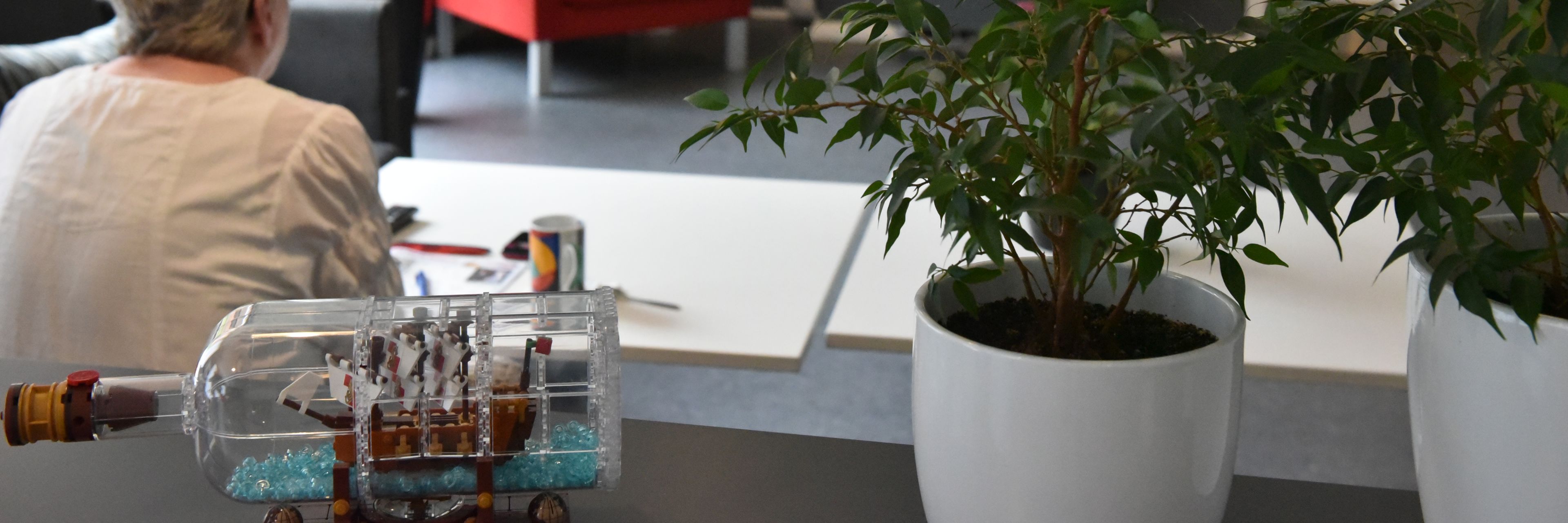 Opholdsstue med tv hos Thors Bakke Ældrecenter